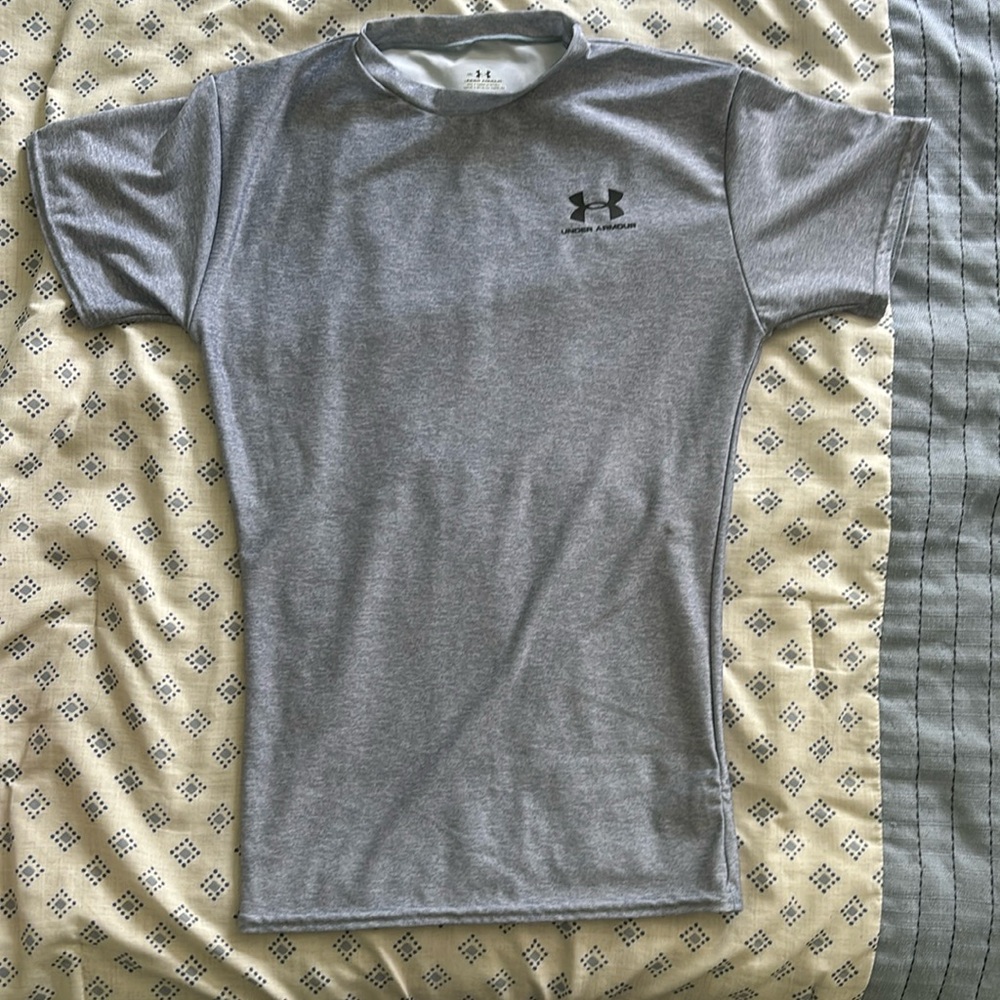 Under Armour boys(?) top - Size M